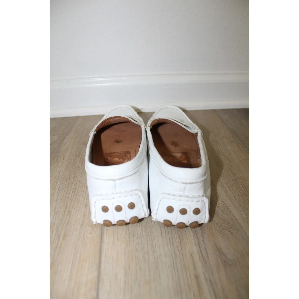 Coach Nicola White Pebbled Leather Driver Loafers Womens 8.5 Silver Logo Q1873
